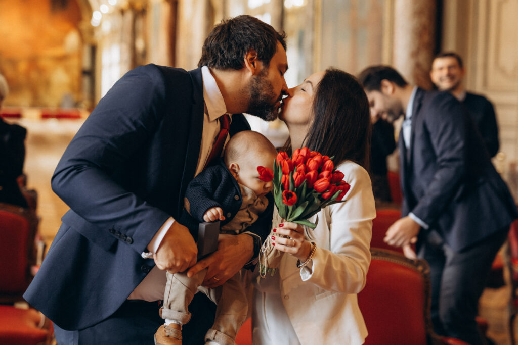 Mariage au Capitole de Toulouse, photographie naturelle et spontanée par Carolline, photographe de famille et mariage à Toulouse.