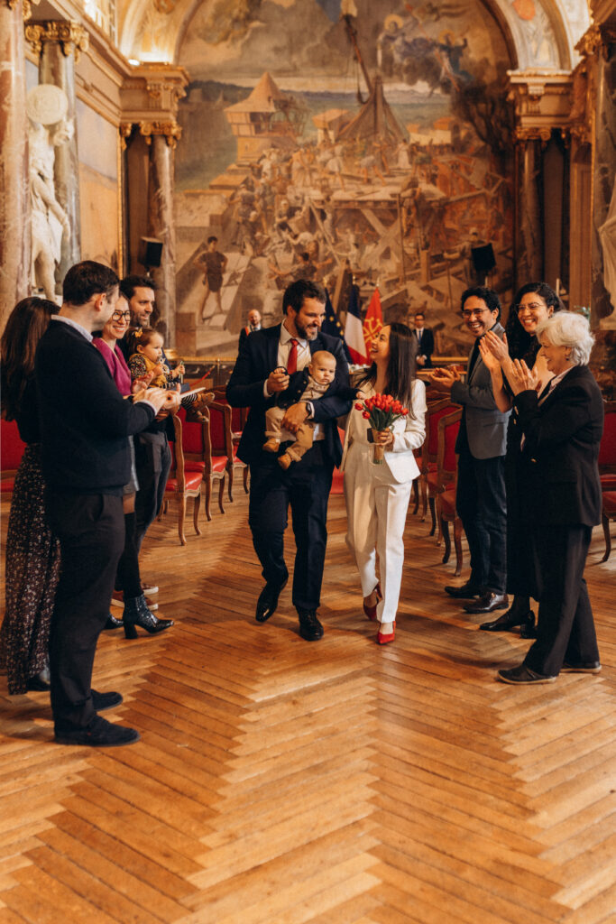 Mariage au Capitole de Toulouse, photographie naturelle et spontanée par Carolline, photographe de famille et mariage à Toulouse.