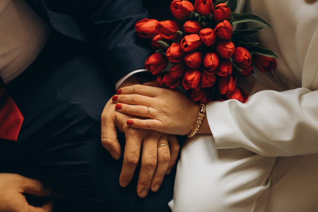 Mariage au Capitole de Toulouse, photographie naturelle et spontanée par Carolline, photographe de famille et mariage à Toulouse.