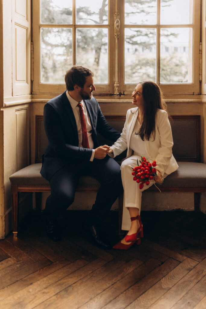 Mariage au Capitole de Toulouse, photographie naturelle et spontanée par Carolline, photographe de famille et mariage à Toulouse.