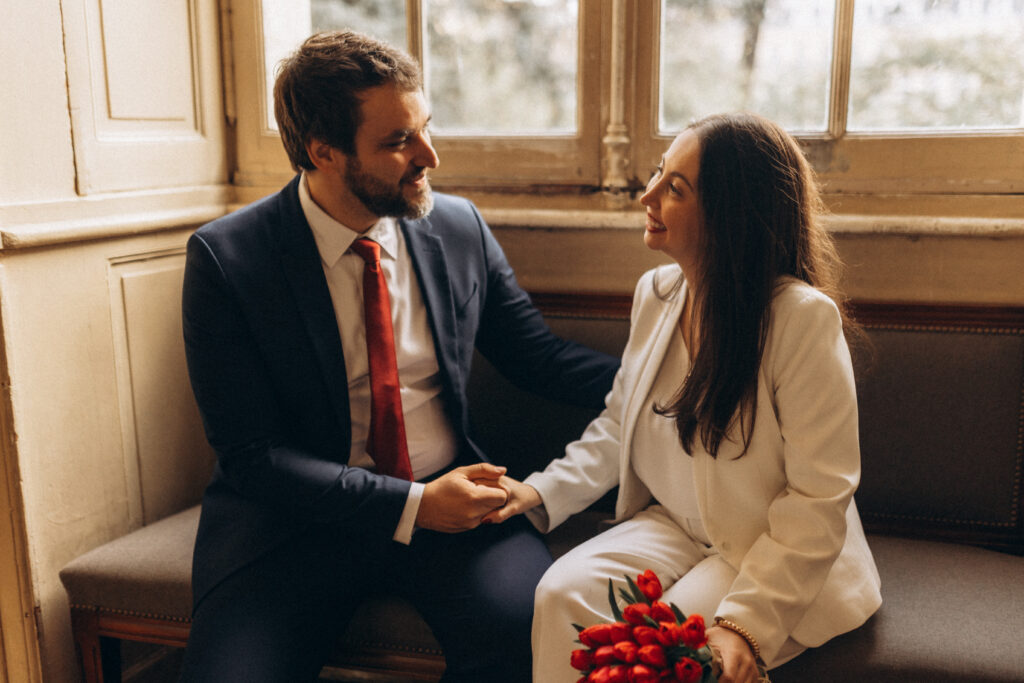 Mariage au Capitole de Toulouse, photographie naturelle et spontanée par Carolline, photographe de famille et mariage à Toulouse.