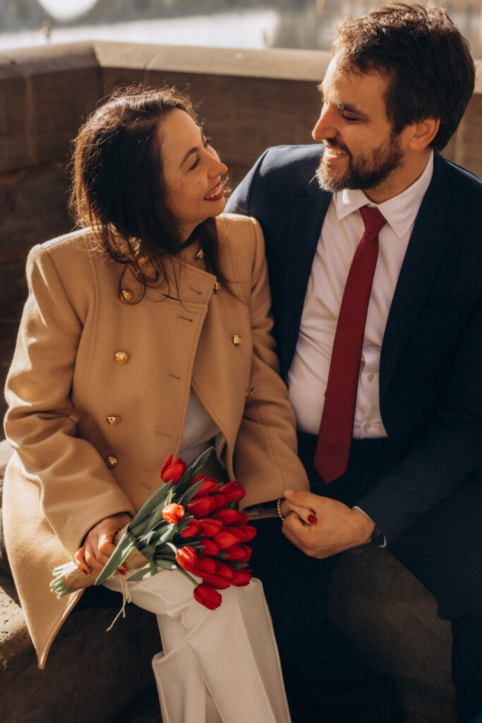 Mariage au Capitole de Toulouse, photographie naturelle et spontanée par Carolline, photographe de famille et mariage à Toulouse.