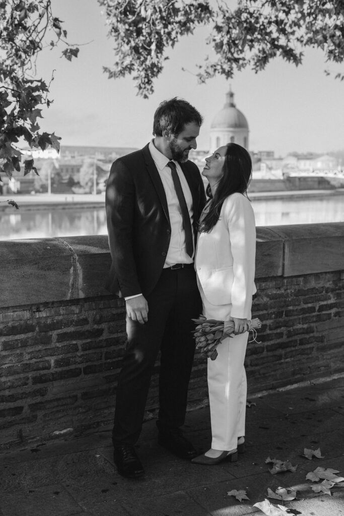 Mariage au Capitole de Toulouse, photographie naturelle et spontanée par Carolline, photographe de famille et mariage à Toulouse.