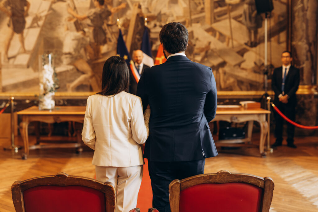 Mariage au Capitole de Toulouse, photographie naturelle et spontanée par Carolline, photographe de famille et mariage à Toulouse.